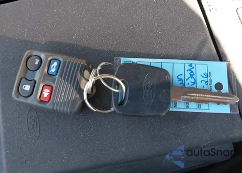 2001 Ford Crown Victoria Lx z USA, uszkodzony, nr VIN 2FAFP74W51X133116